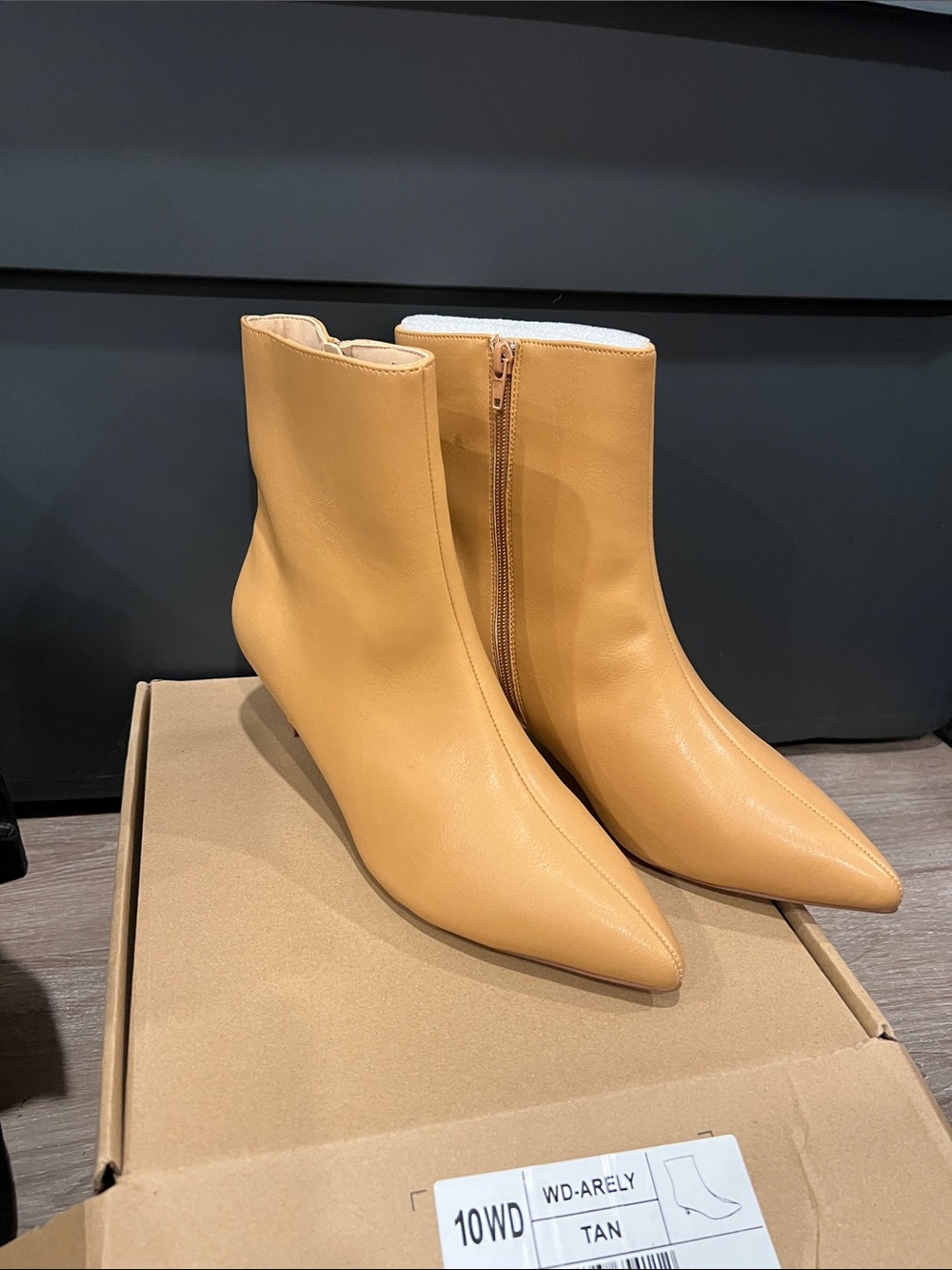 Tan Pointed-Toe Ankle Boots with Side Zip size 10W